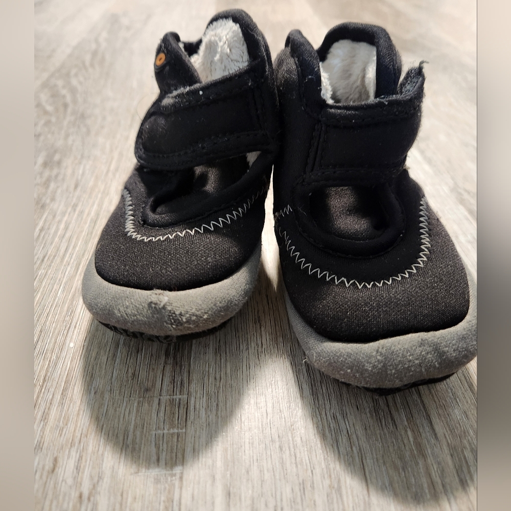 Bogs Black and Gray Baby Walker Shoes